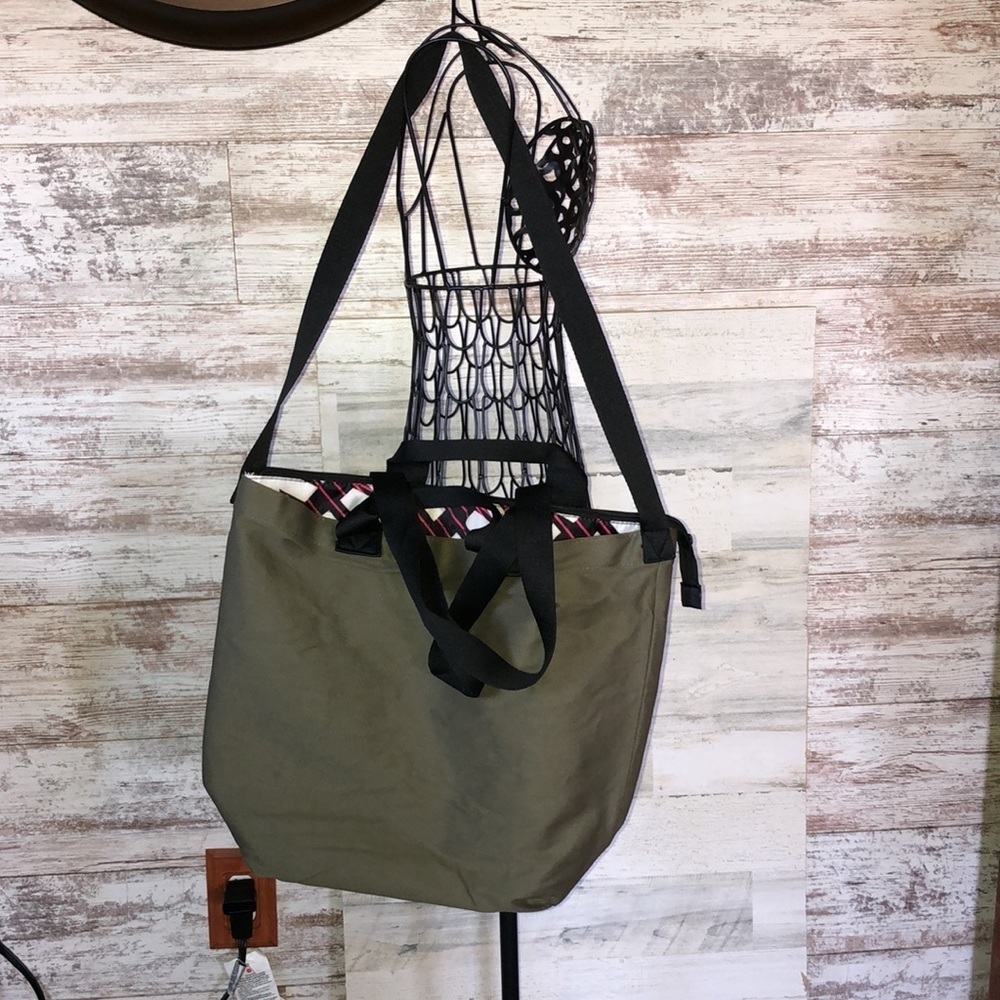 Victoria's Secret PINK Varsity Tote Zip Top 2-in-1 Insulated Cooler Travel bag‌ - Picture 6 of 12